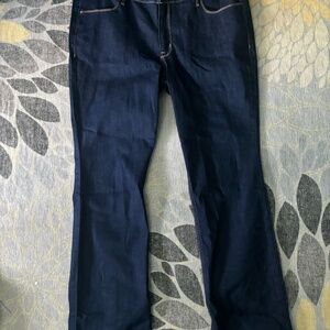 Mid-Rise WOW Boot-Cut Jeans